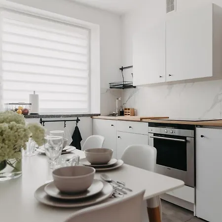 Jeleni Zakatek - W Stolicy Karkonoszy * 옐레니아구라