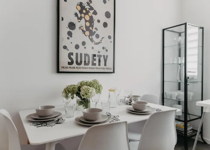 Jeleni Zakatek - W Stolicy Karkonoszy Jelenia Góra